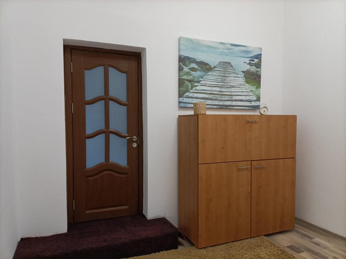 Luta Studio Boekarest Buitenkant foto