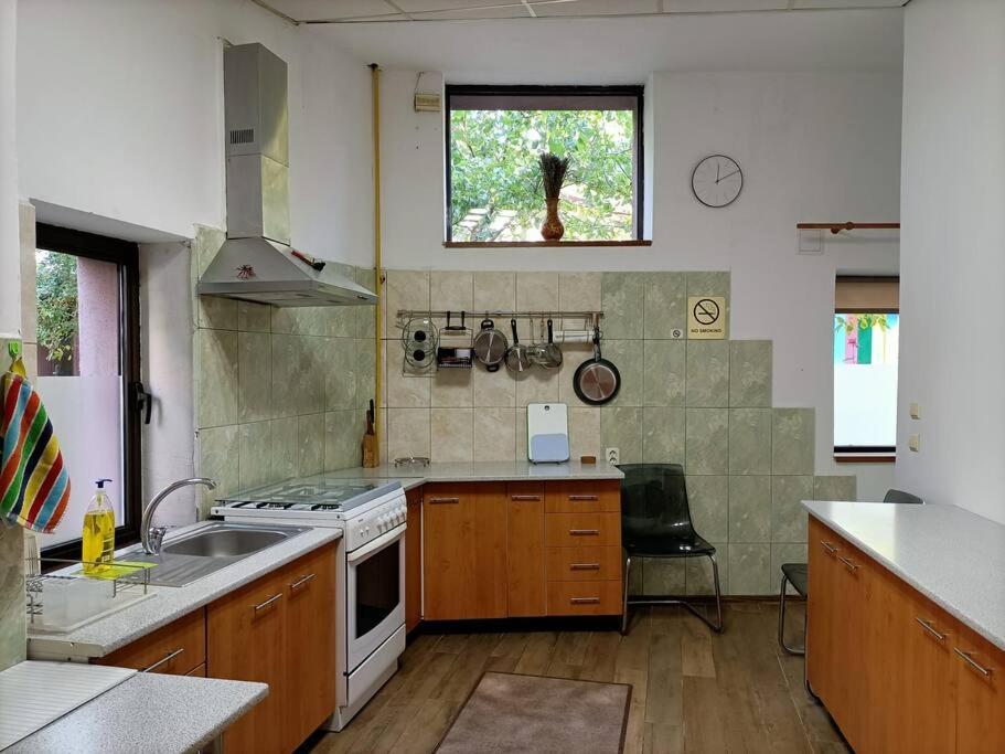 Luta Studio Boekarest Buitenkant foto